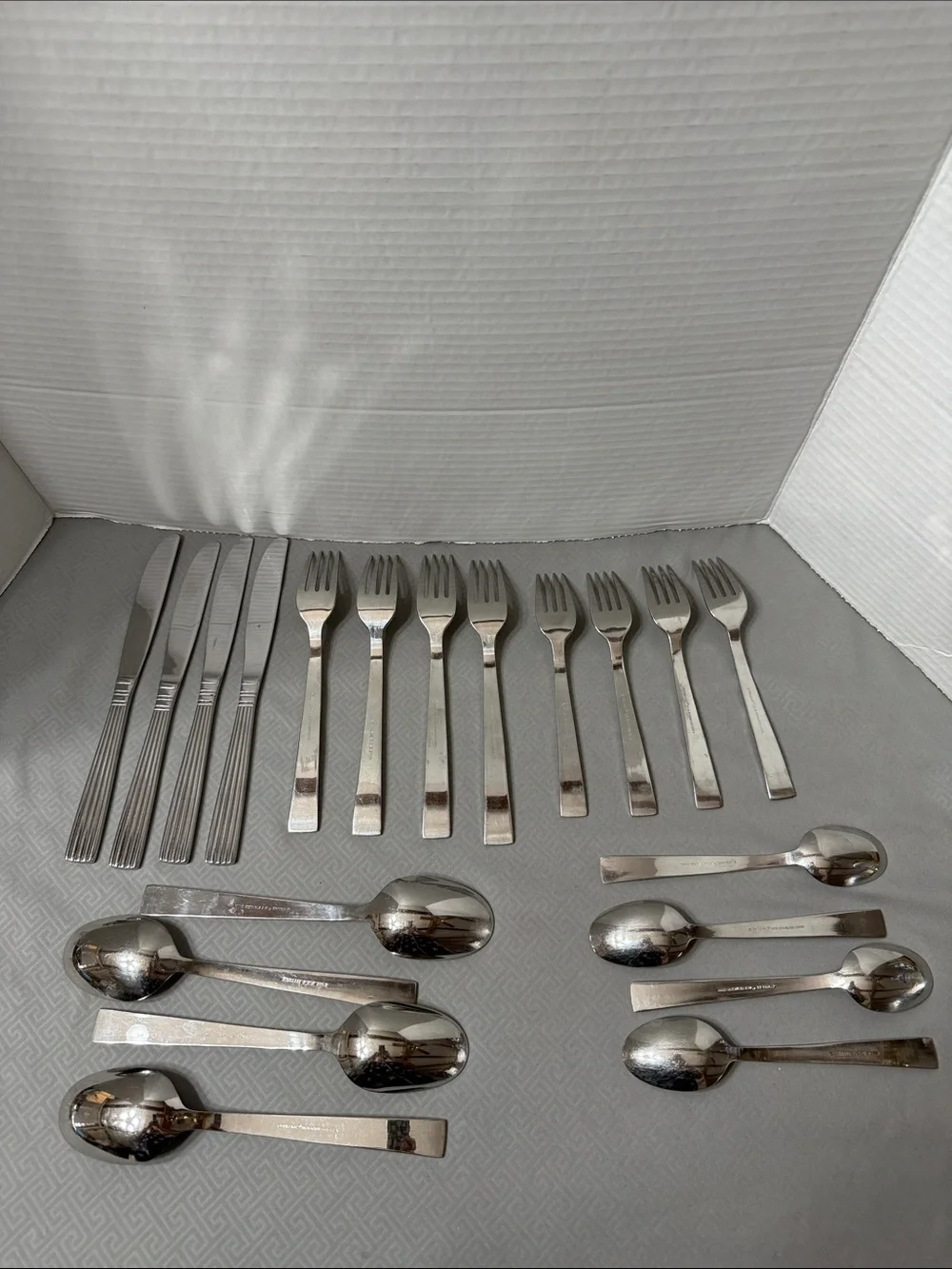 Wallace Flatware Manhattan Pattern Stainless 18/8 Service for Four 20 Piece Vtg
